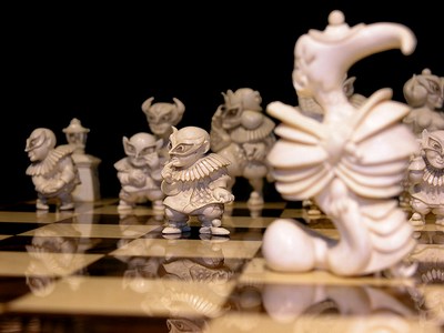 Шахматная композиция – формирование шахматных этюдов и задач, основывается на правилах и средствах практической игры.